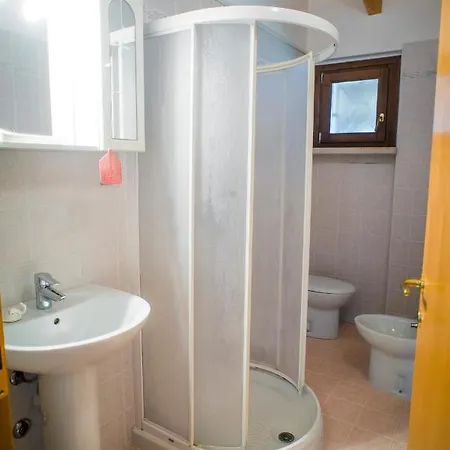 Carmel Self-apartment בית נופש קסטלנואובו דל גארדה